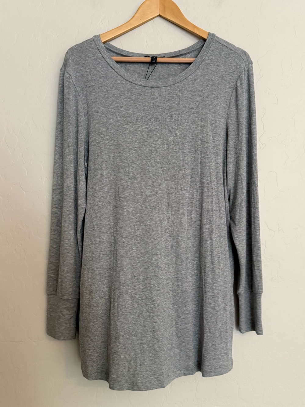 NWT Universal Standard Light-As-Air Long Sleeve Crew Neck Tee Grey M 18/20